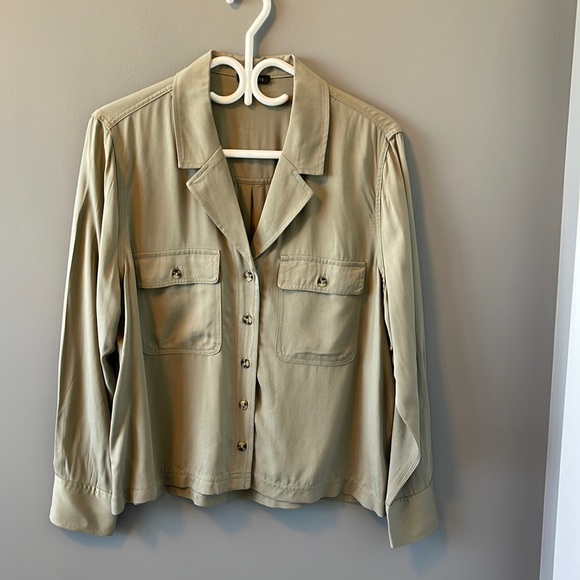 ✨DYNAMITE LADIES BUTTON DOWN TOP - Picture 1 of 6